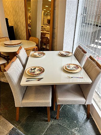 Mesa Alice 1.20 x 0.80 com 4 Cadeiras Linho