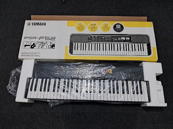 Teclado Yamaha F52 seminovo