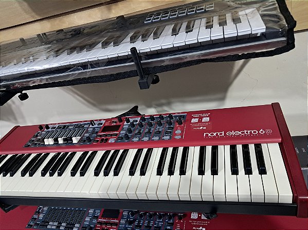 Teclado Nord Electro 6D Usado