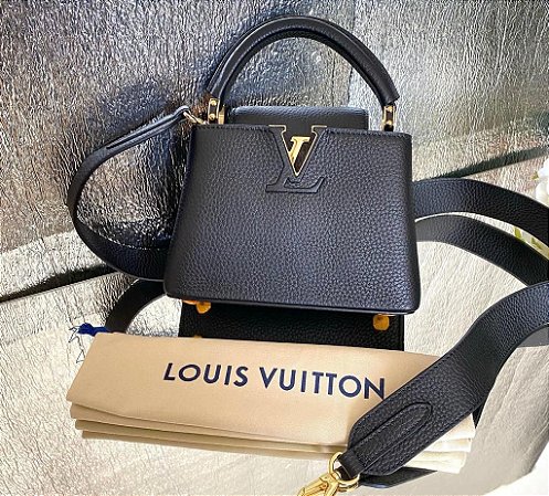 Bolsa Louis Vuitton Capucines BB