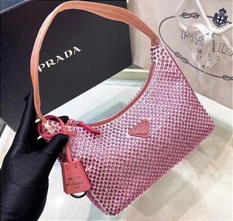 Bolsa Prada Mini Re-Edition em cetim com cristais