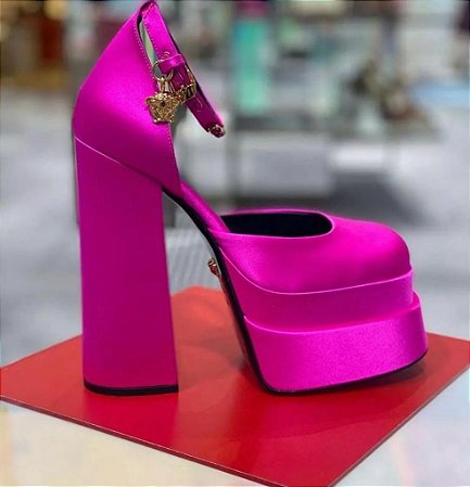 Saltos Versace