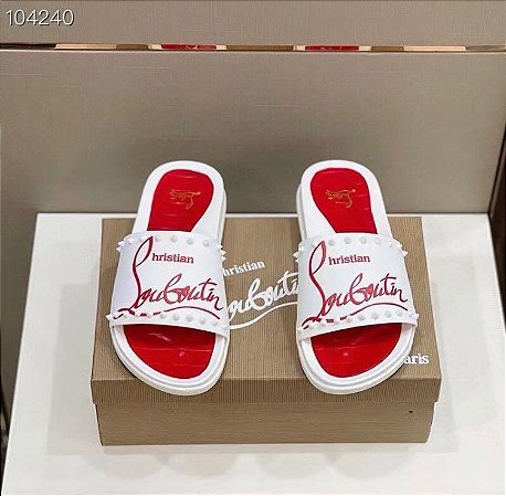 Chinelo Saint Laurent