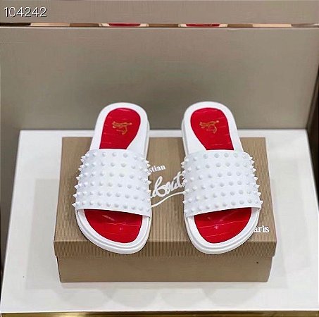 Chinelo Saint Laurent