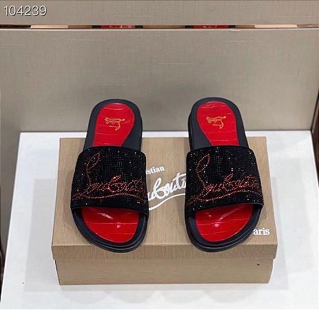 Chinelo Saint Laurent