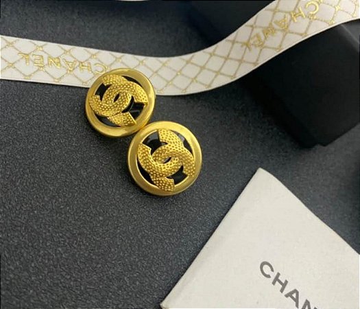 Brinco Chanel