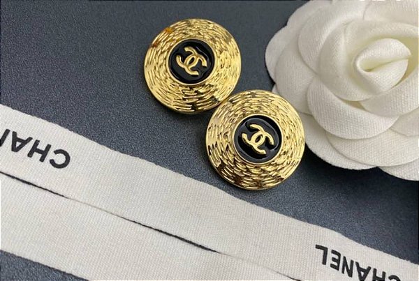 Brinco Chanel