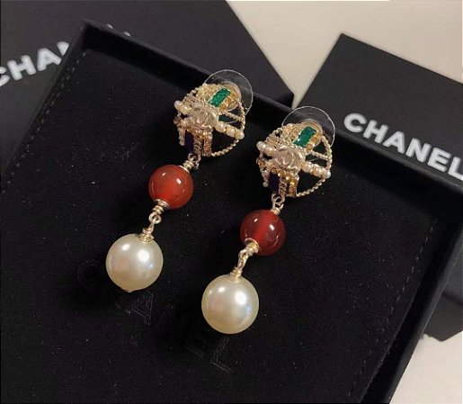 Brinco Chanel