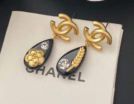 Brinco Chanel