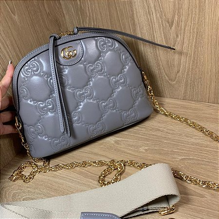 Bolsa Gucci tiracolo GG em couro matelassê