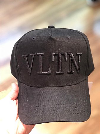 Boné Valentino