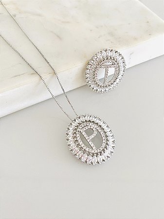 Colar letra oval em semijoia
