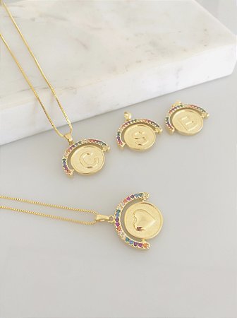 Colar letra coração em semijoia banhado a ouro