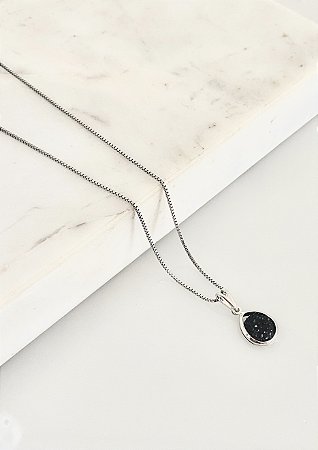 Colar gota preta em semijoia