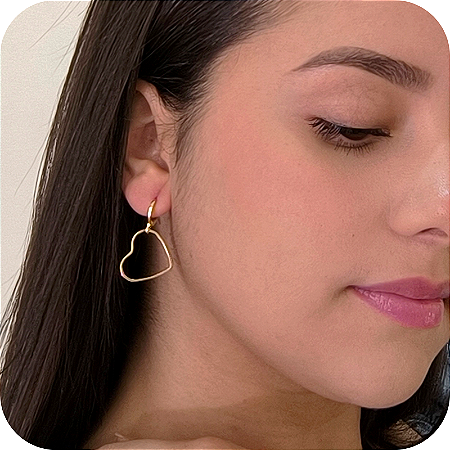Brinco Argolinha de Click com Pingente de Coração Vazado M - Banhado a Ouro 18k