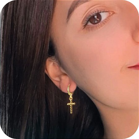 Brinco Argolinha de Click com Pingente de Cruz em Bolinhas - Banhado a Ouro 18k