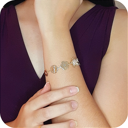 Pulseira Mix de Flores Lisas e com Relevo - Banhada a Ouro 18k