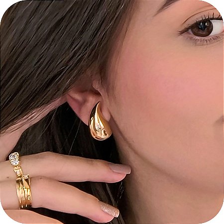 Brinco Vírgula P - Banhado a Ouro 18k