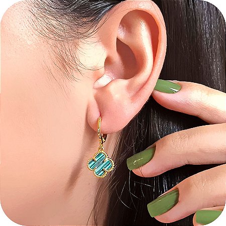 Brinco Argolinha de Click Trevo Verde de Pedra Malaquita - Banhado a Ouro 18k