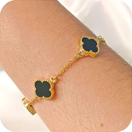 Pulseira com Trevos em Pedra Preta 4 Propósitos - Banhada a Ouro 18k