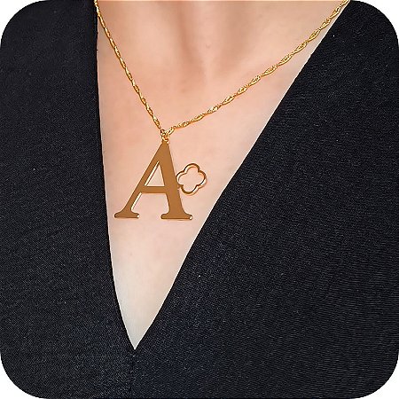 Colar de Letra A com Trevo - Design Próprio - Banhado a Ouro 18k