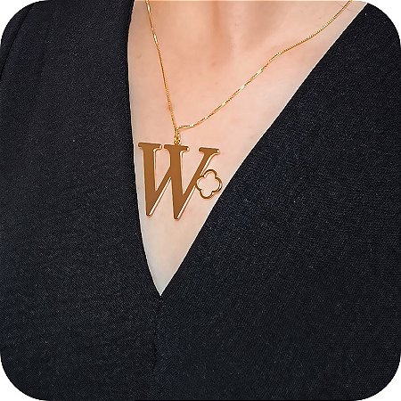 Colar de Letra W com Trevo - Design Próprio - Banhado a Ouro 18k