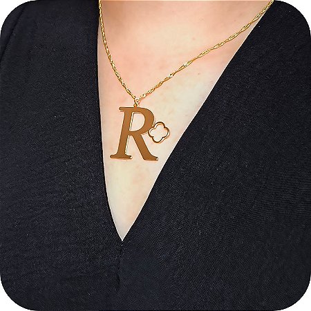 Colar de Letra R com Trevo - Design Próprio - Banhado a Ouro 18k