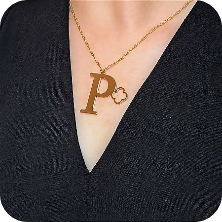 Colar de Letra P com Trevo - Design Próprio - Banhado a Ouro 18k