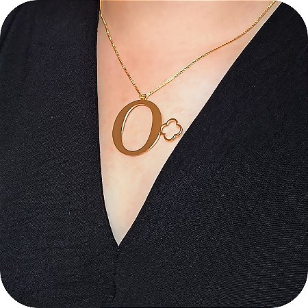 Colar de Letra O com Trevo - Design Próprio - Banhado a Ouro 18k