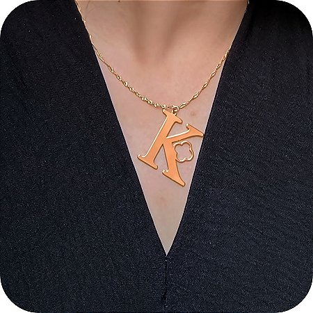 Colar de Letra K com Trevo - Design Próprio - Banhado a Ouro 18k