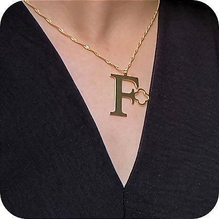 Colar de Letra F com Trevo - Design Próprio - Banhado a Ouro 18k