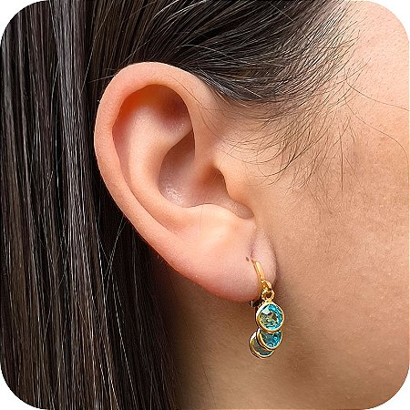 Brinco Argolinha de Click com 3 Pedras Azul Claro - Banhado a Ouro 18k