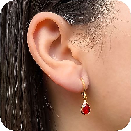 Brinco Argolinha de Click com Pedrinha Gota Vermelha- Banhado a Ouro 18k