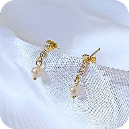 Brinco de Pedrinhas com Bolinha de Pérola - Banhado a Ouro 18k