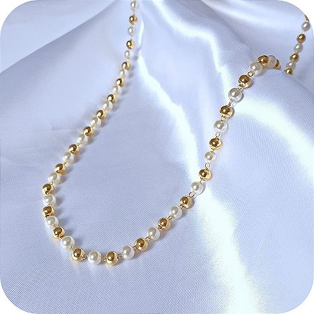 Colar de Pérolas Redondas e Bolinhas Douradas 60cm - Banhado a Ouro 18k