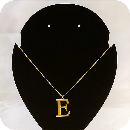 Colar de Letra E Simples