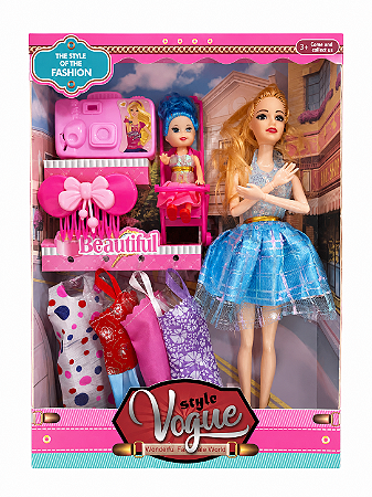 BONECA COM ACESSÓRIOS