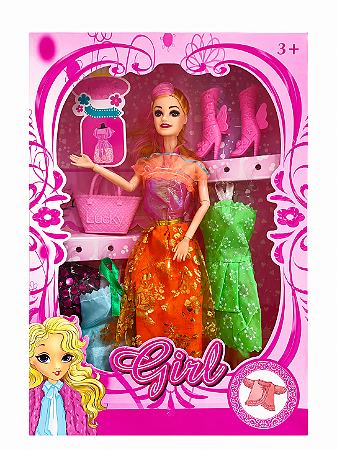 BONECA COM ACESSÓRIOS