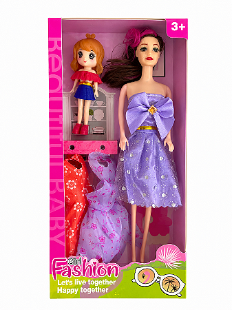 BONECA COM ACESSÓRIOS