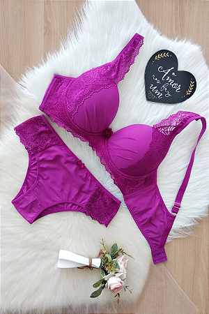 Conjunto Lingerie Plus Size com Base de Espuma Alça do Sutiã Rendada e Calcinha Tradicional