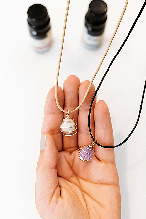 Colar Difusor Pessoal para Óleos Essenciais com Pingente Prateado Gaiola - Aromaterapia