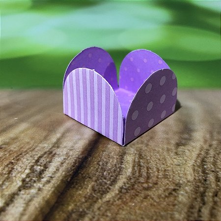 50 Forminhas Listras Poá Lilás/Branco Para Doces 4 Pétalas 3,3X3,3X2,2  10.44 (Nc Toys Simples)