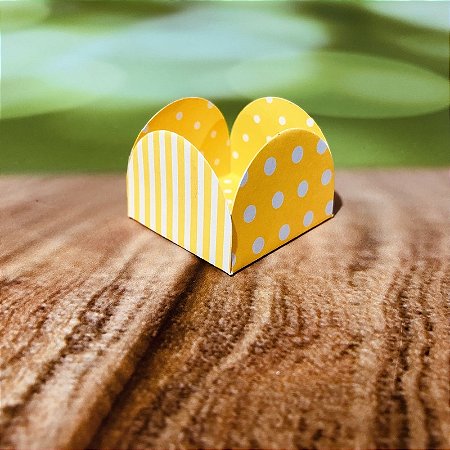 50 Forminhas Listras Poá Amarelo/Branco Para Doces 4 Pétalas 3,3X3,3X2,2  10.30 (Nc Toys Simples)