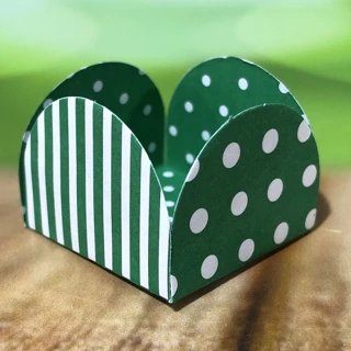 50 Forminhas Listras Poá Verde/Branco Para Doces 4 Pétalas 3,3X3,3X2,2 10.38 (Nc Toys Simples)