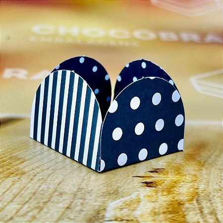 50 Forminhas Listras Poá Preto/Branco Para Doces 4 Pétalas 3,3X3,3X2,2 10.29 (Nc Toys Simples) comprado 60