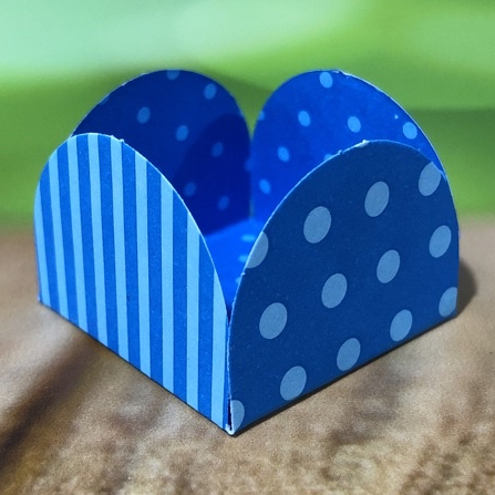 50 Forminhas Listras Poá Azul/Azul Claro Para Doces 4 Pétalas 3,3X3,3X2,2 10.36 (Nc Toys Simples)