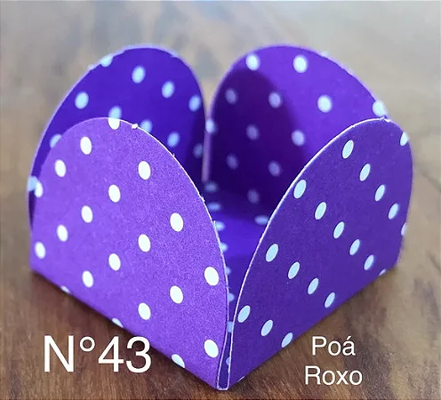 50 Forminhas Poá Roxo/Branco Para Doces 4 Pétalas 3,3X3,3X2,2 10.26 (Nc Toys Simples)