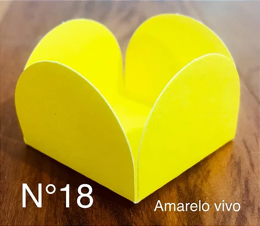 50 Forminhas Amarelo Vivo Para Doces 4 Pétalas 3,3X3,3X2,2 10.3 (Nc Toys Simples)