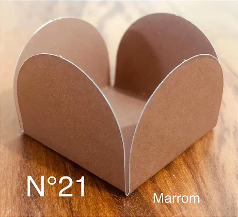 50 Forminhas Marrom Para Doces 4 Pétalas 3,3X3,3X2,2 10.14 (Nc Toys Simples)