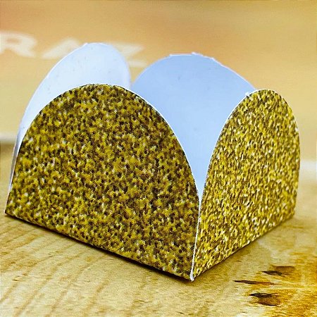 50 Forminhas Para Doces Imitação Glitter Dourado 4 Pétalas 10.82 (Nc Toys Simples)